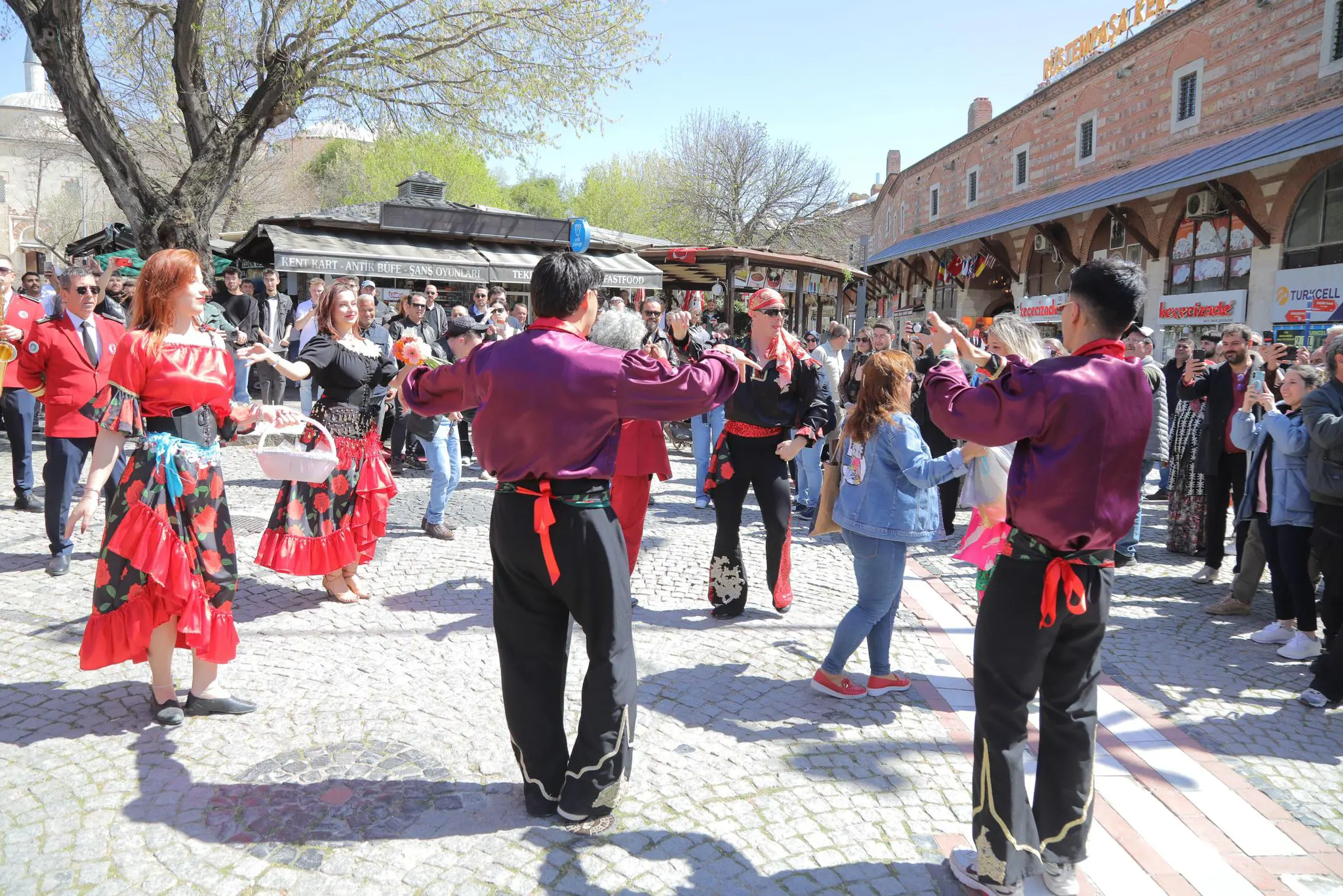 ROMANLAR GÜNÜ EDİRNE’DE ŞENLİK HAVASINDA GEÇTİ galeri görseli